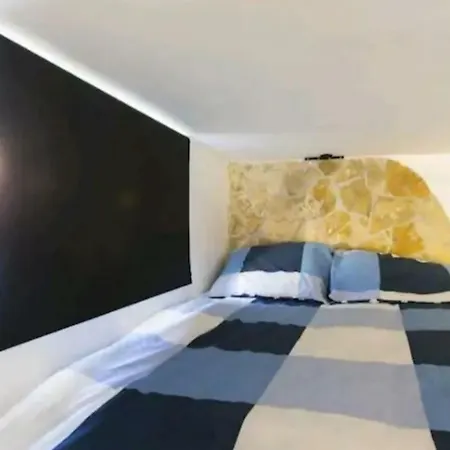 Loft De Encanto Num Bairro Tipico De Lisboaa! Lisboa