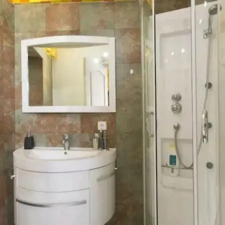 Loft De Encanto Num Bairro Tipico De Lisboaa! * Lisbon