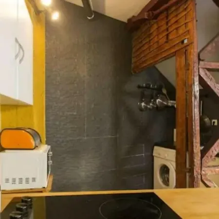 Loft De Encanto Num Bairro Tipico De Lisboaa! Lisboa