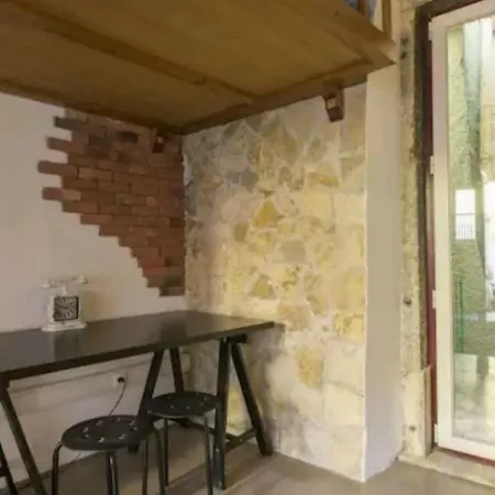 Loft De Encanto Num Bairro Tipico De Lisboaa!